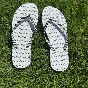 NWOT Black And White Flip Flops